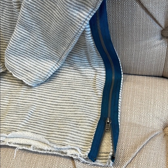 H:  MYSTREE Side Zipper Gray/Cream Light Sweatshirt - Picture 2 of 8